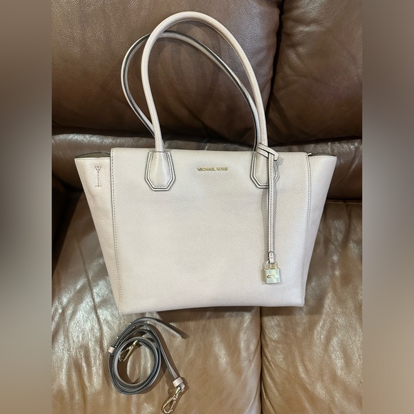 Michael Kors Handbags - Michael Kors Mercer Bag in Fawn Color
